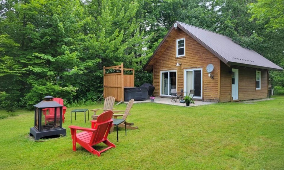 Sainte-Cecile-de-Whitton Ski Chalet | Le Madison avec Spa et Vue sur le Lac
