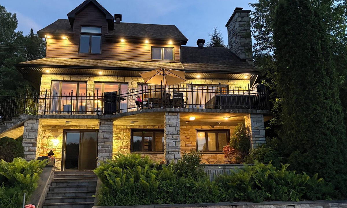 St-Adolphe-d'Howard Ski Chalet | Le Majestueux, Waterfront, Spa, BBQ, Outdoor & Ski