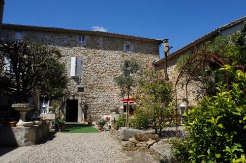 Vallon-Pont-d'Arc Hotel | Le Manoir du Raveyron