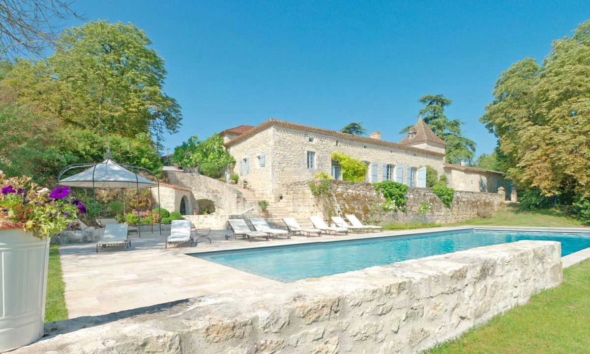 Montaigu-de-Quercy Villa | Le Manoir Les Sines - Nine Bedroom Villa, Sleeps 18