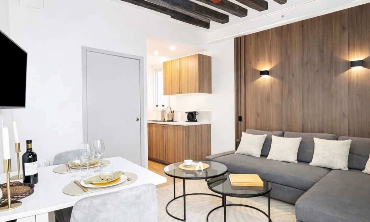Saint-Merri Apartment | Le Marais - Deluxe studio for couples
