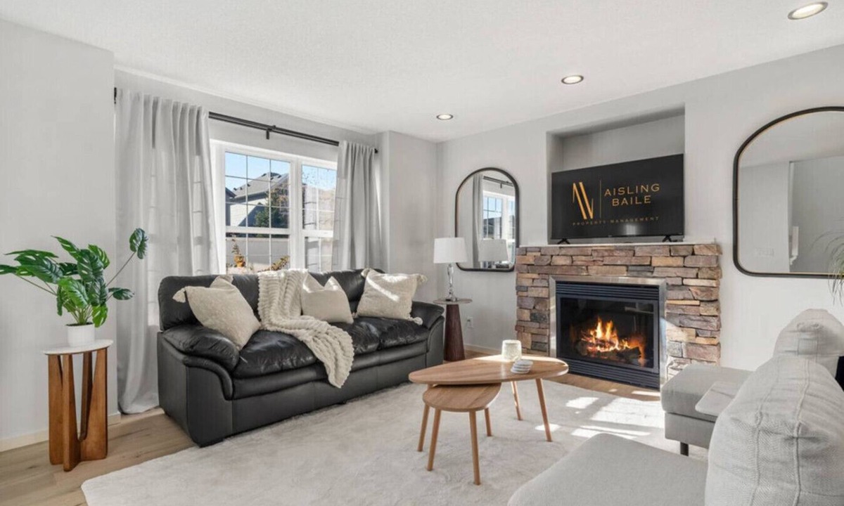 Silverado House | Le Mardi| Fire Pit | Fenced Backyard | AC