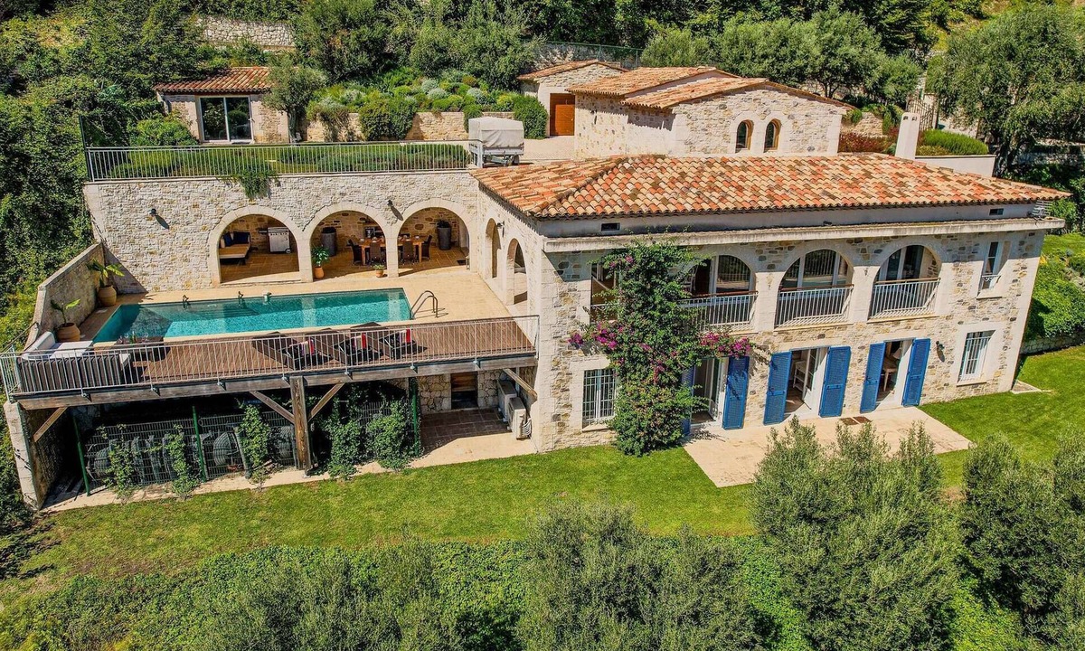 Tourrettes-sur-Loup Ski Chalet | Le Mas d’Azur – Exceptional view & pool