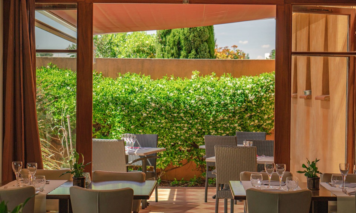 Lezignan-Corbieres Hotel | Le Mas De Gaujac