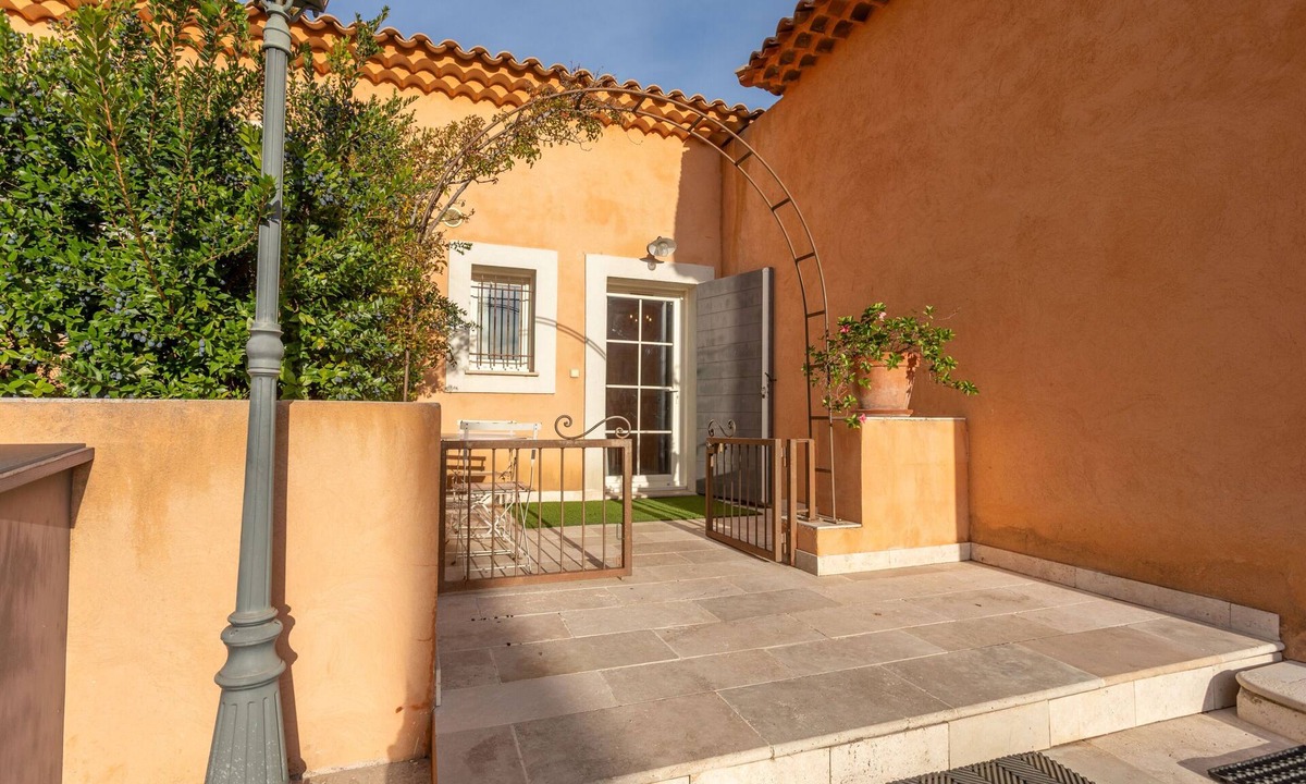 La Cadiere-d'Azur House | Le Mas des Bouteillans “Les Myrtes” with Wi-Fi and Air Conditioning