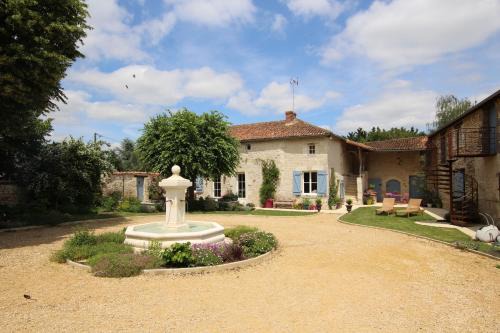 Pouant Bed & Breakfast | Le Mas Pouantais