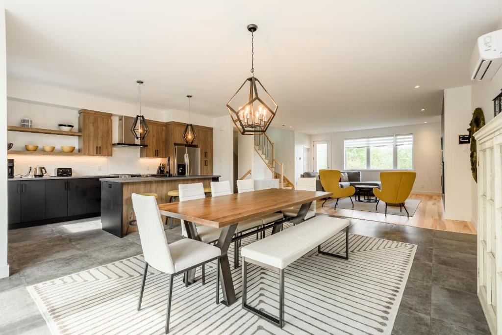 Magog Apartment | Le Memph Aigle spacious comfortable condo cottage eco friendly 3 bedrooms - hot tub & pool Memphrémagog Lake