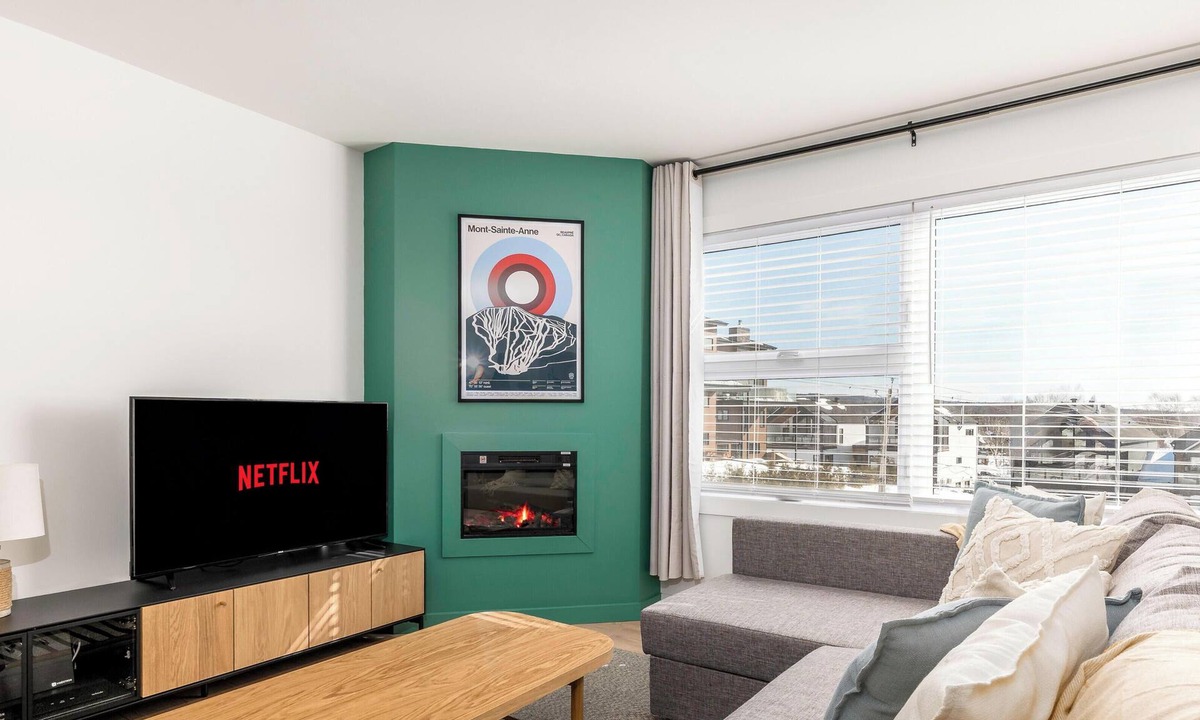 Saint Ferreol les Neiges Apartment | Le Montagnard | AC | Near Mt St-Anne | Pool & Sauna & Gym
