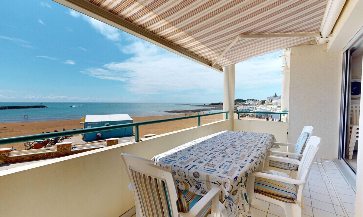 Saint-Gilles-Croix-de-Vie Apartment | LE MONTECRISTO Face à la Plage