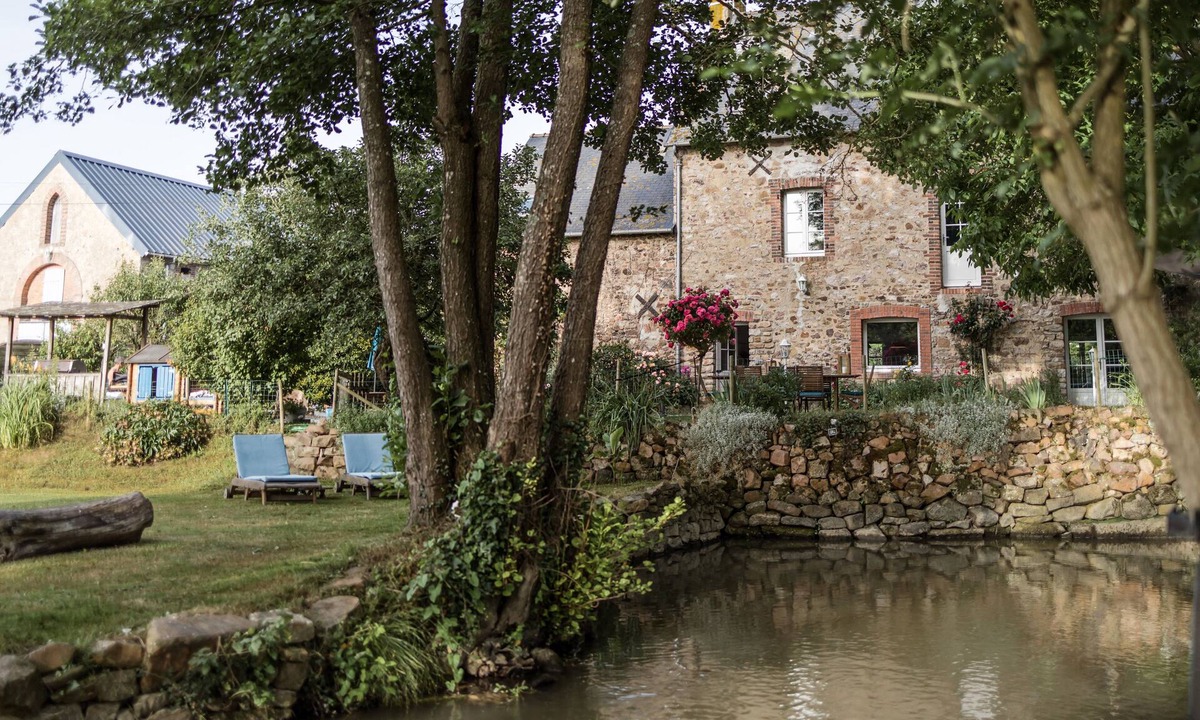 Chammes Bed & Breakfast | Le Moulin des Forges - Chambres d'Hôtes et Roulottes