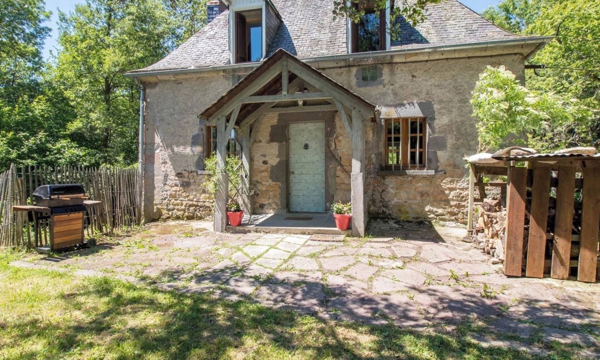 Saint-Sauves-d'Auvergne Ski Chalet | Le Moulin du Planchat 8pers