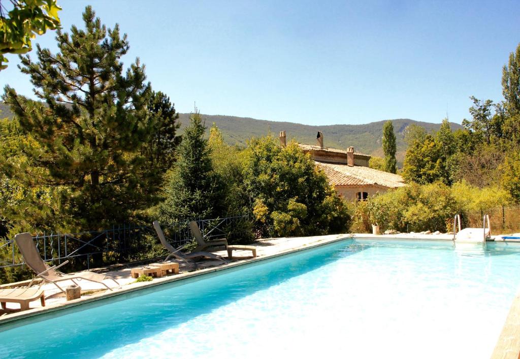Les Omergues House | Le Moulin de la Viorne, gîte avec piscine au cœur de la nature en Haute-Provence