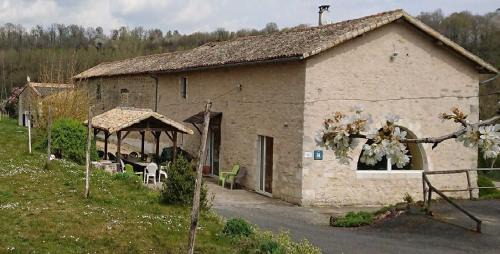 Champagne-Saint-Hilaire House | Le moulin de chaume