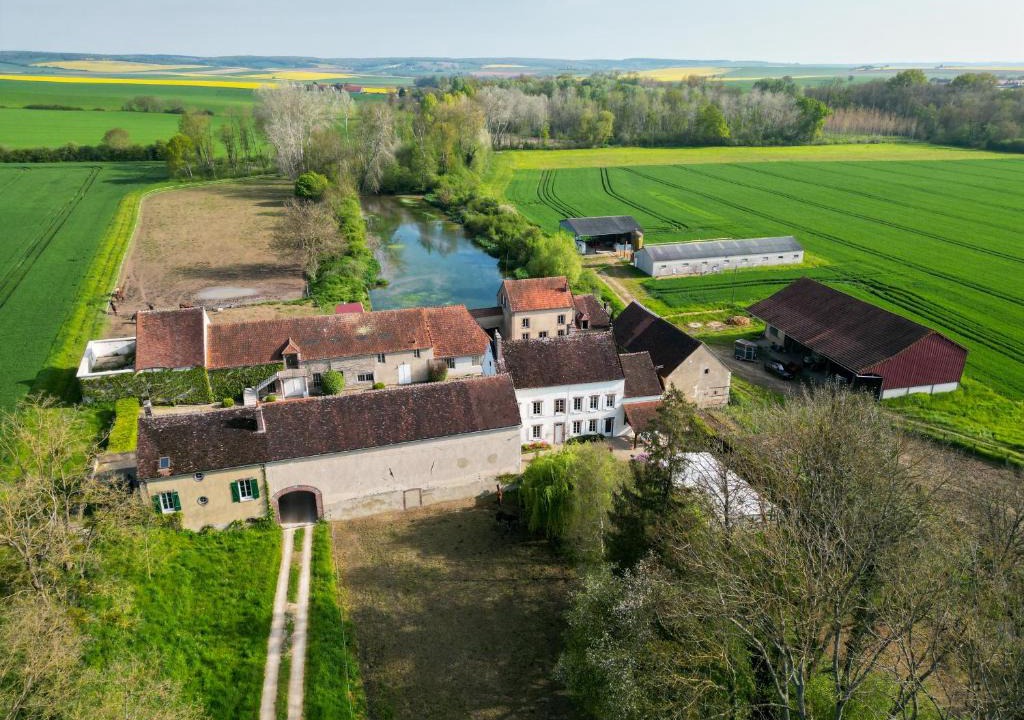 Brienon-sur-Armancon House | Le Moulin Neuf