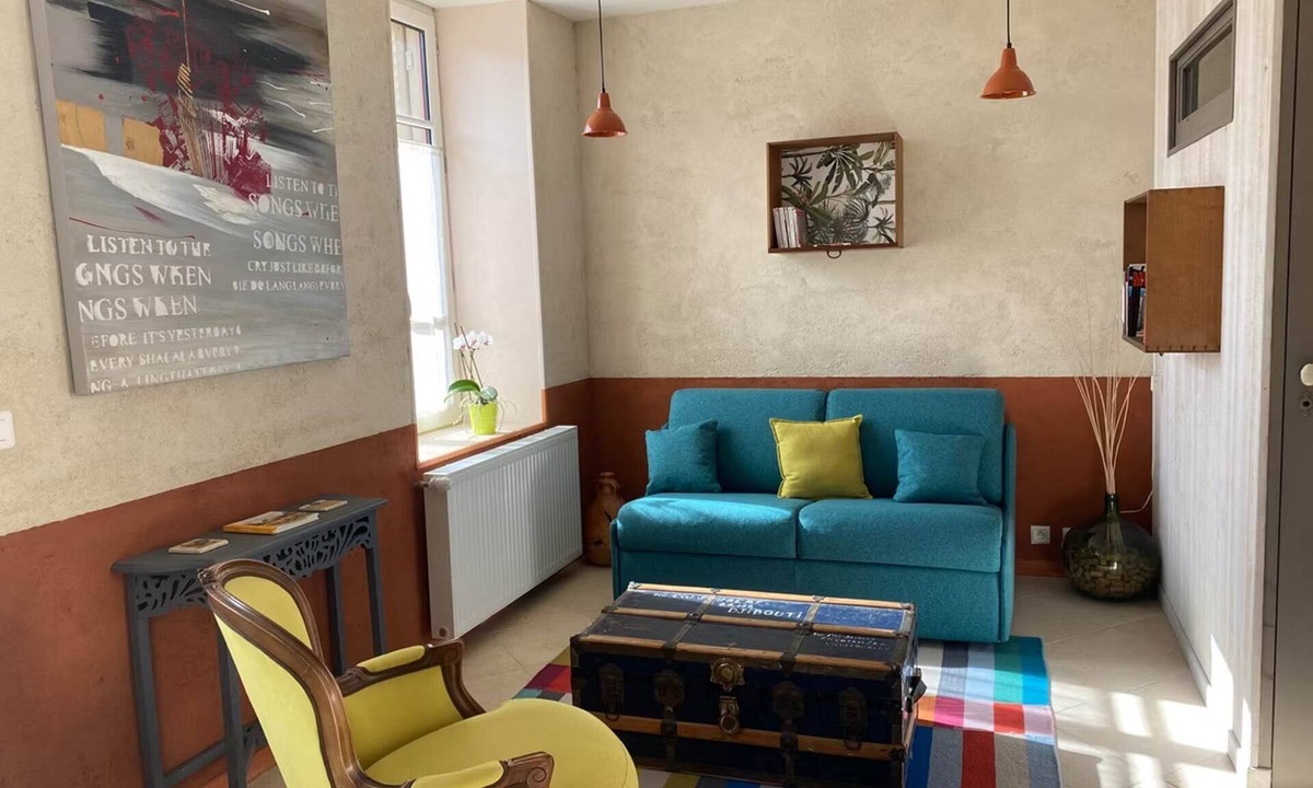 Etrigny House | Le Mûrier - The courtyard that connects us