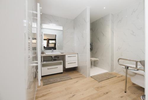 Condette House | Le Naturiste Loft with Jacuzzi
