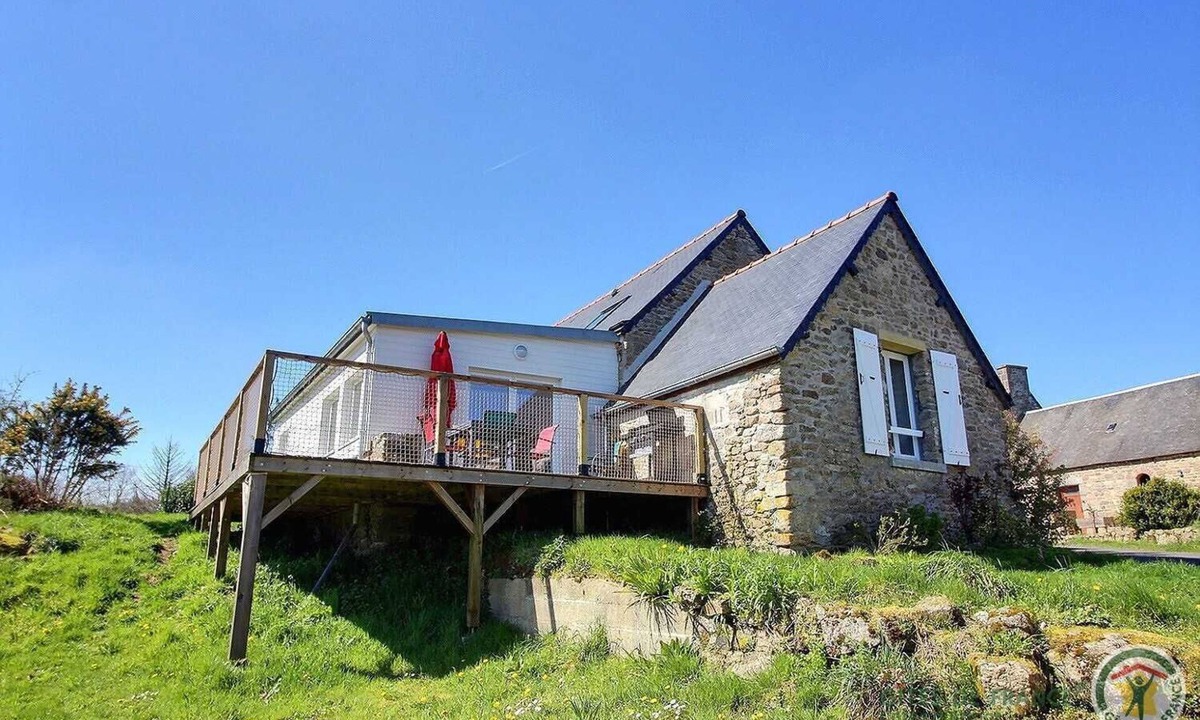 Bourbriac House | Le Nid D'hirondelles