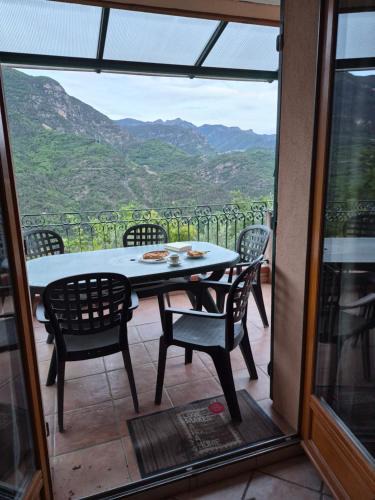 Tournefort House | Le Nid de Ciambonson