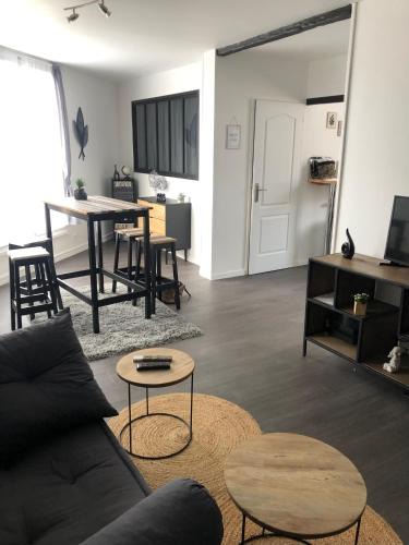 Royallieu Pompidou Apartment | Le Nid Douillet