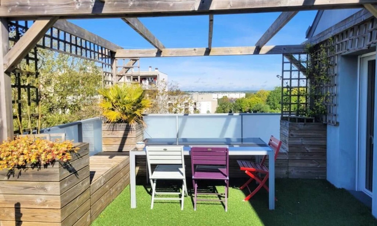 Pilotiere Apartment | Le Nid: modern rooftop overlooking the city