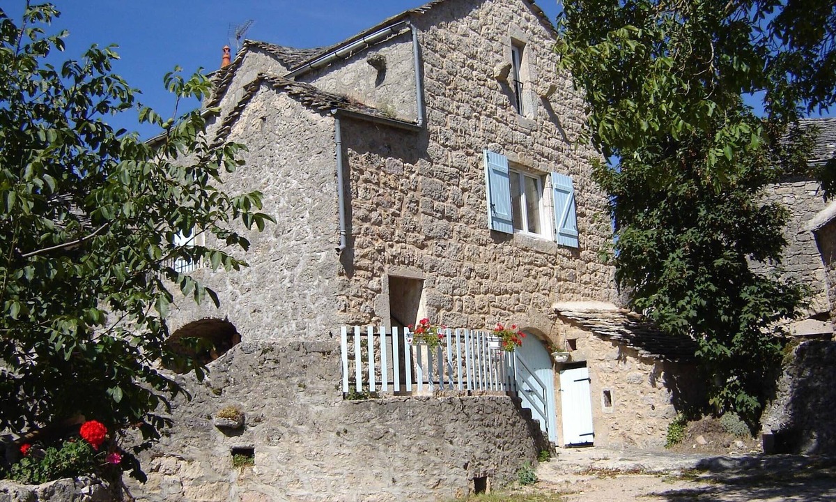 Saint-Andre-de-Vezines House | "le NOYER "caussenarde house near Millau parc reg. des Grands Causses