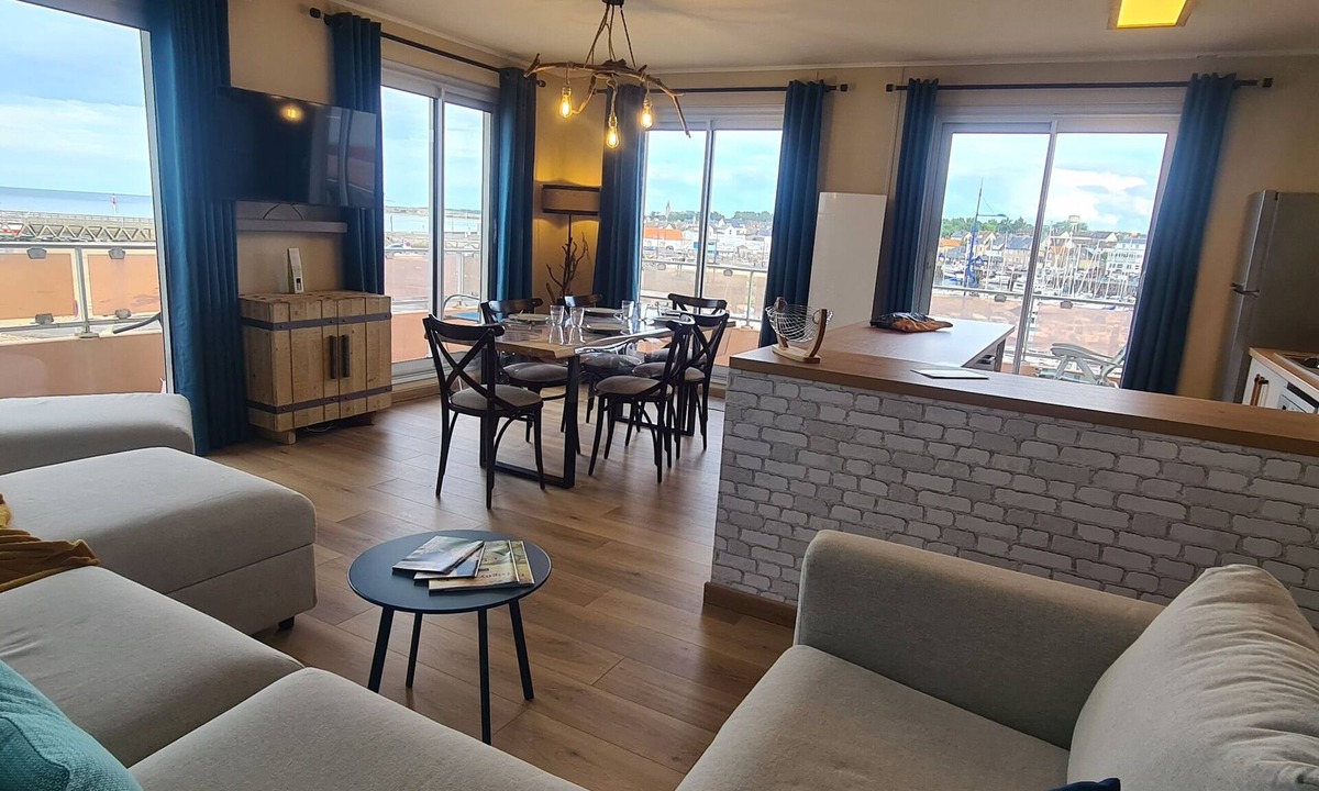 Grandcamp-Maisy Apartment | Le Panoramic - 180° sea view & port - Balcony - Elevator - Garage - Waterfront