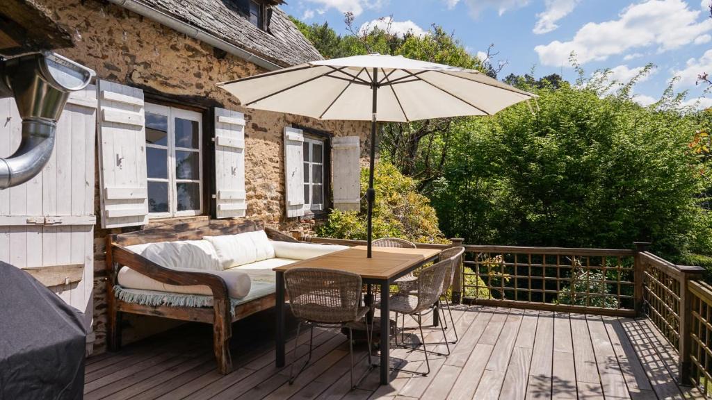 Altillac House | Le Papillon Bleu