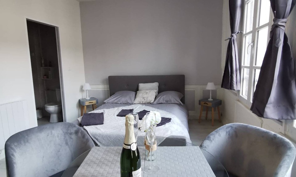 Old Town Apartment | Le Papillon de la Cathédrale