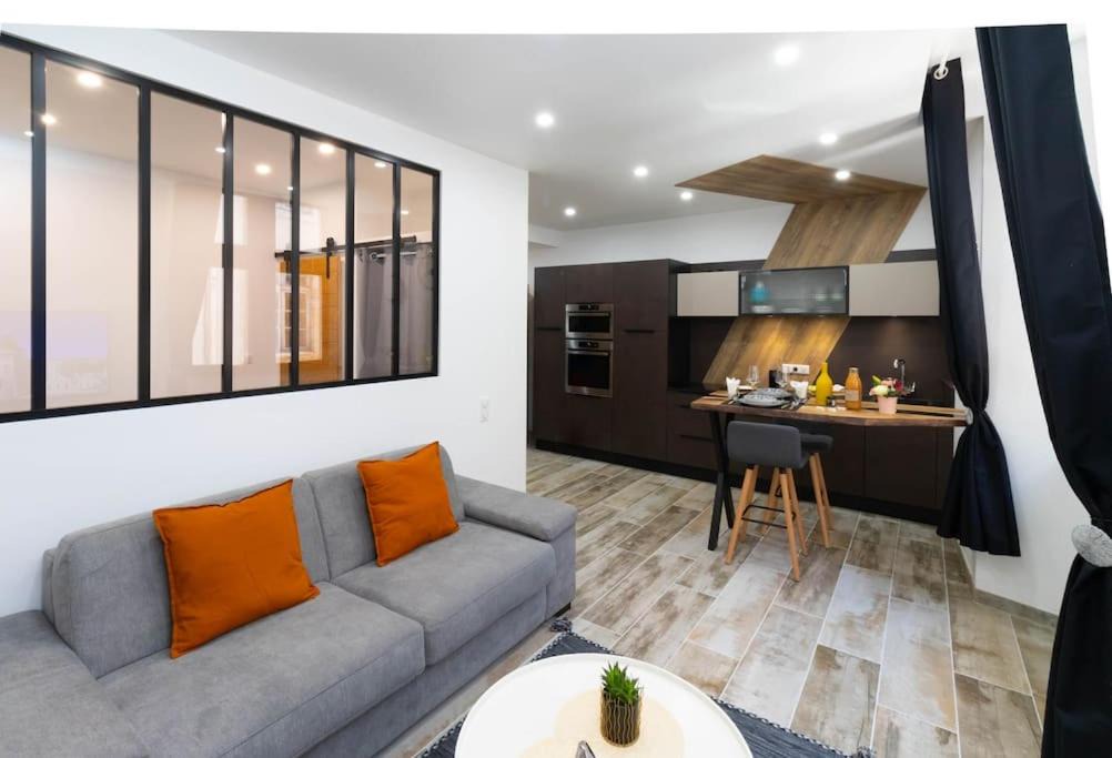 Aubenas Apartment | Le papillon