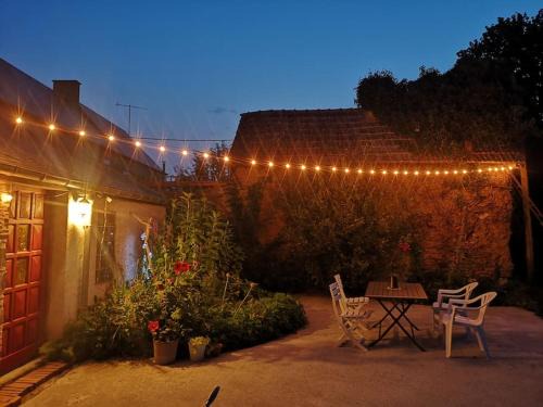 Couvains House | Le passage des fées