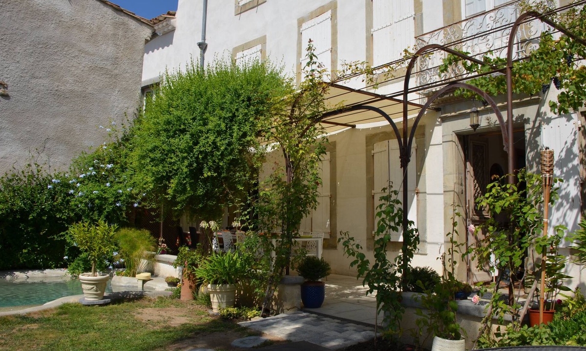 Verzeille Bed & Breakfast | Le Patio Des Senteurs