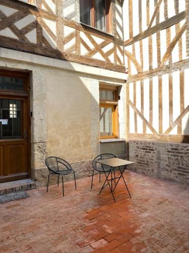 Lisieux Apartment | Le Patio