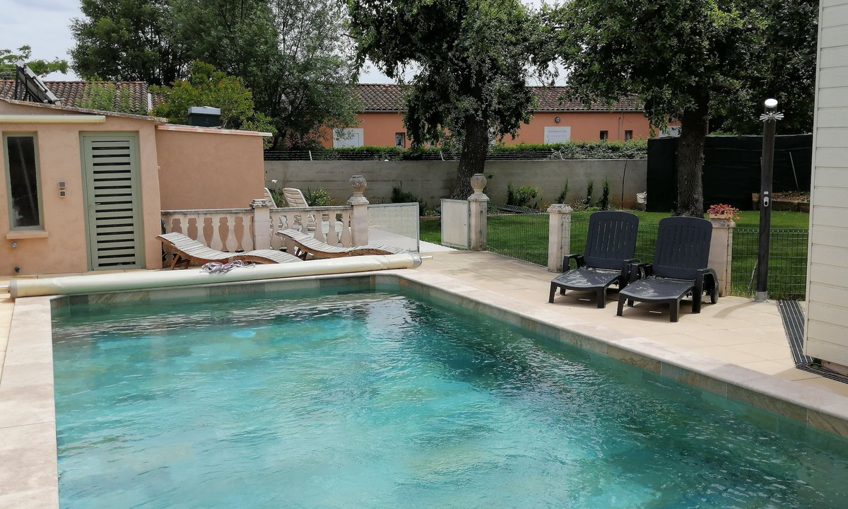 Saint-Martin-de-Crau Cottage | "LE PATIO" GITES FOR TWO PEOPLE WITH POOL