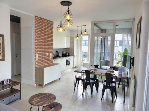 Republique - Les Ponts Apartment | Le patio'nnément-T3-Parking