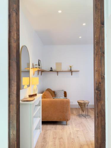 Dinan Apartment | Le patio - Une cours intérieur au coeur du vieux Dinan