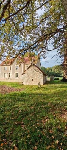 Vernoil-le-Fourrier House | Le Pavillon de Chasse - Castle view - Digital detox