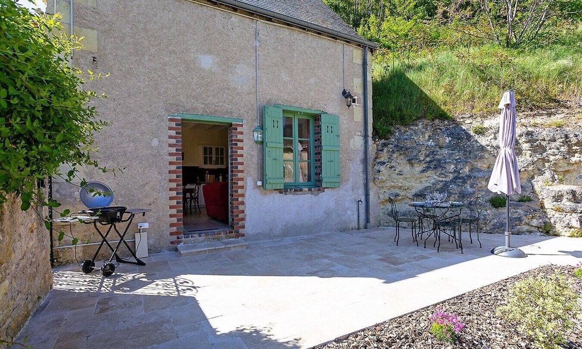 Nazelles-Negron House | Le Pavillon des Tourelles