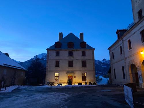Mont-Dauphin Apartment | Le Pavillon des Officiers