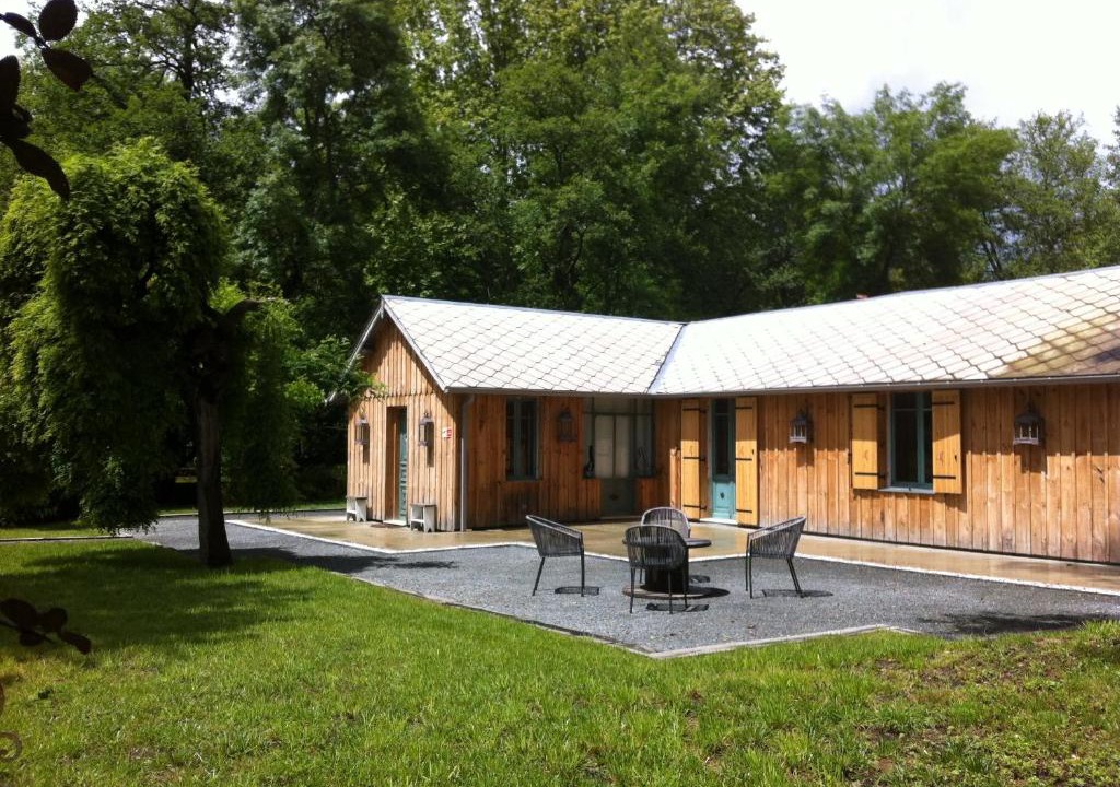 La Brede House | Le Pavillon du Lac