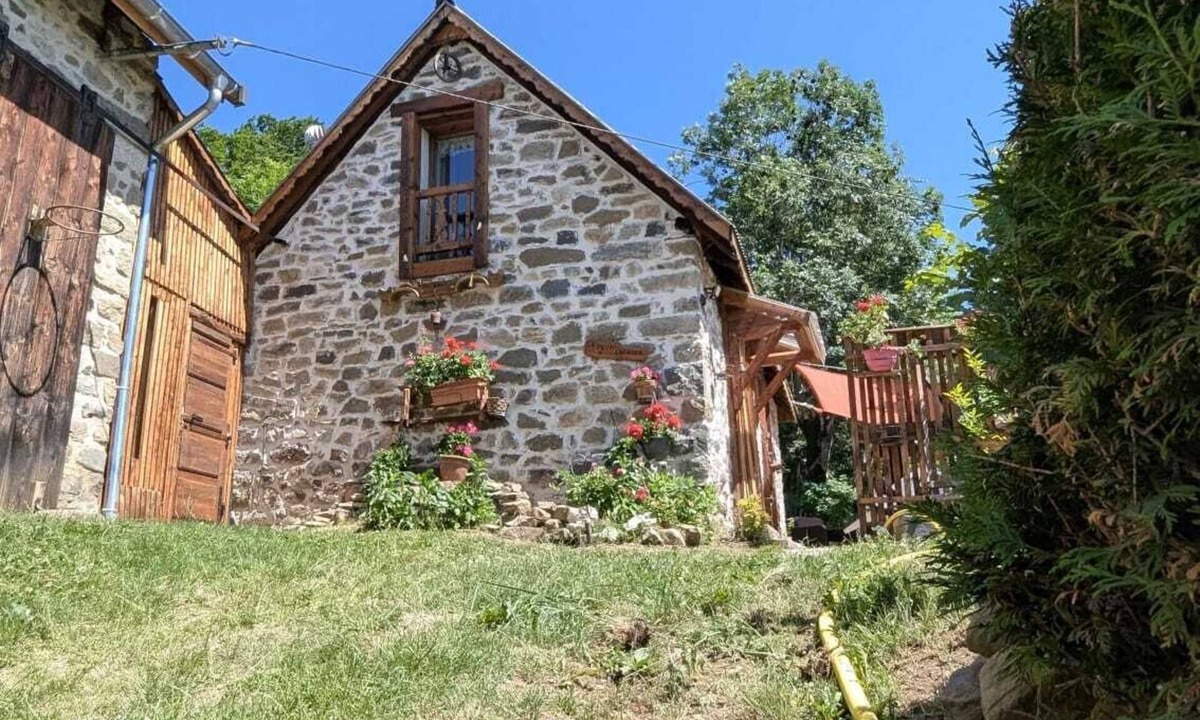 Benevent-et-Charbillac Ski Chalet | Le Petit Grenier