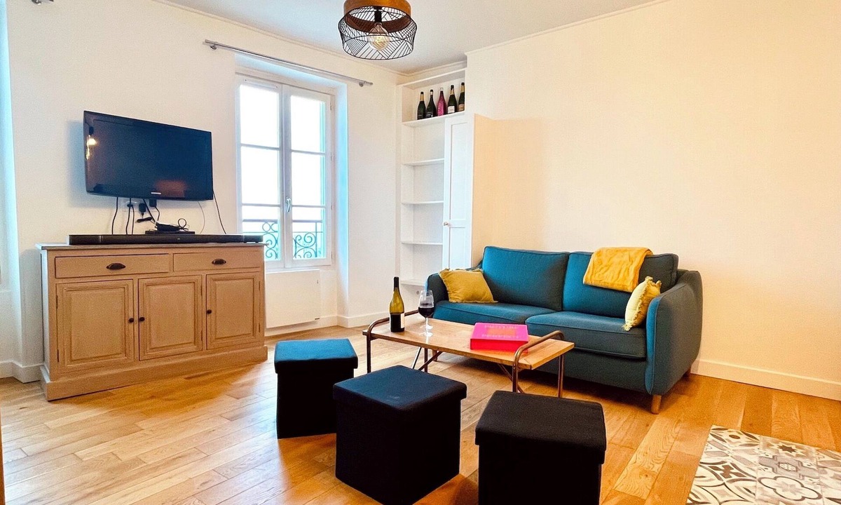 Montmartre Apartment | Le Penthouse Chevalier C