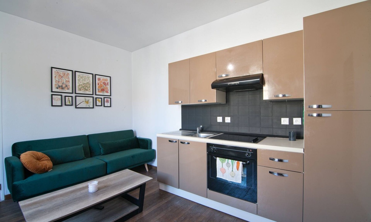 Saint-Andre-les-Vergers Apartment | Le Petit St André - Appt pour 4