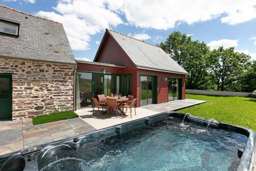 Beganne House | Le petit brécéan spa de nage