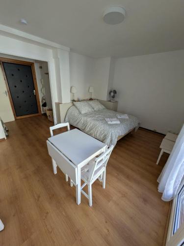 La Celle-sous-Gouzon Apartment | Le petit casino