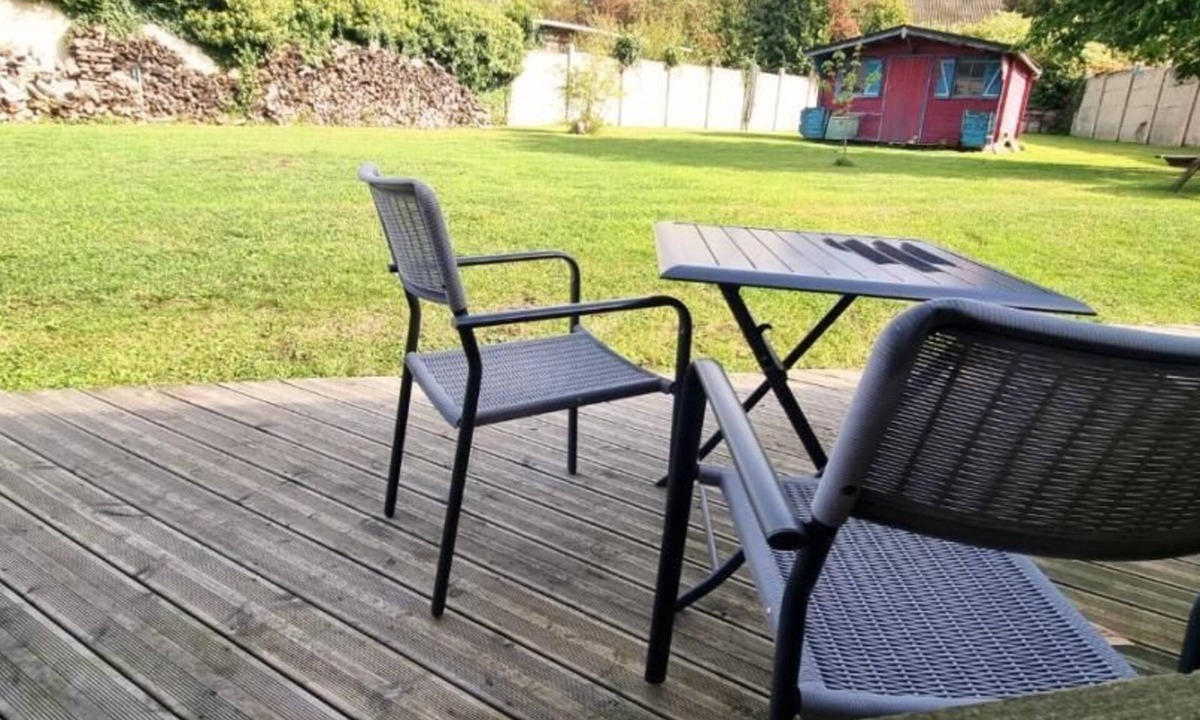 Avesnes-sur-Helpe Apartment | Le petit château Avesnois - Studio with terrace on garden level