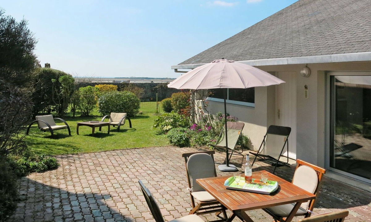 Regnezville-sur-Mer House | Le Petit Clos by Interhome