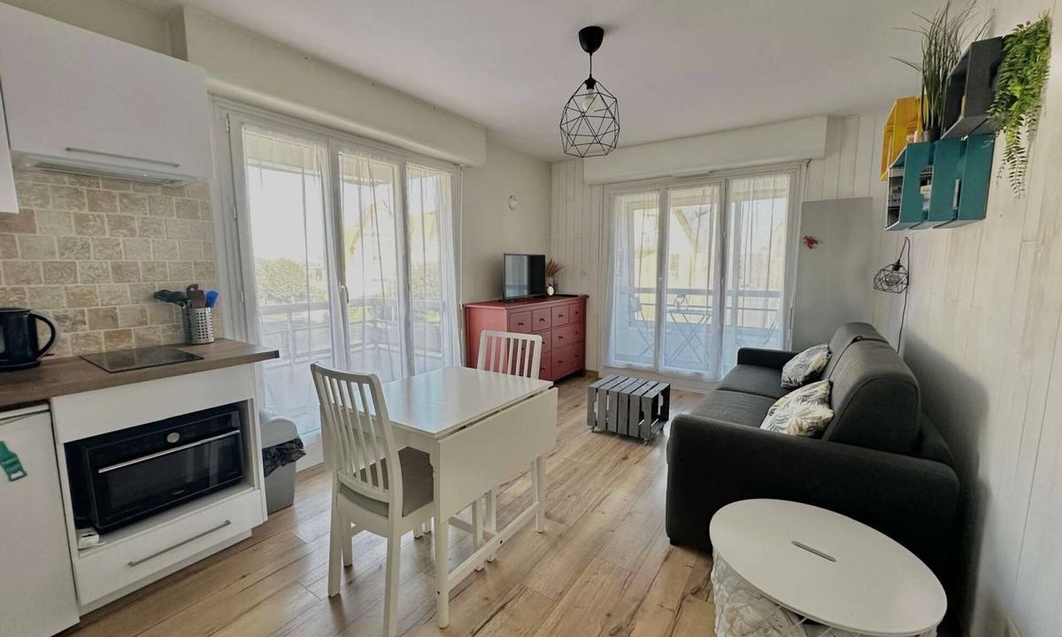 Courseulles-sur-Mer Apartment | Le petit Courseulles - between port and sea