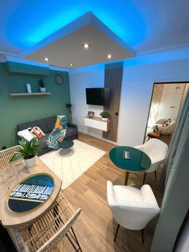 Le Kremlin-Bicetre Apartment | Le petit Cocon Parisien