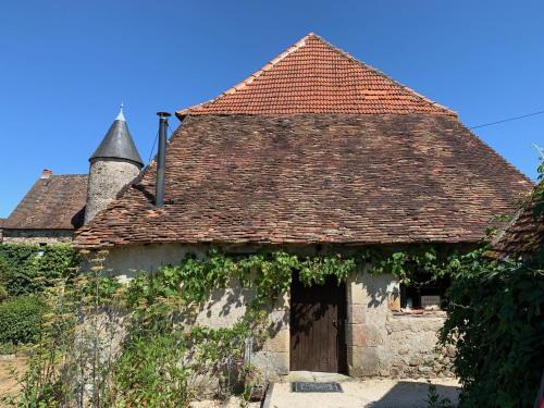 Brigueil-le-Chantre Apartment | Le Petit Donjon at Chateau Mareuil