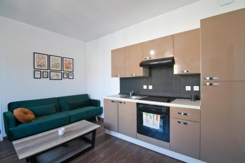 Saint-Andre-les-Vergers Apartment | Le Petit St André - Appt pour 4